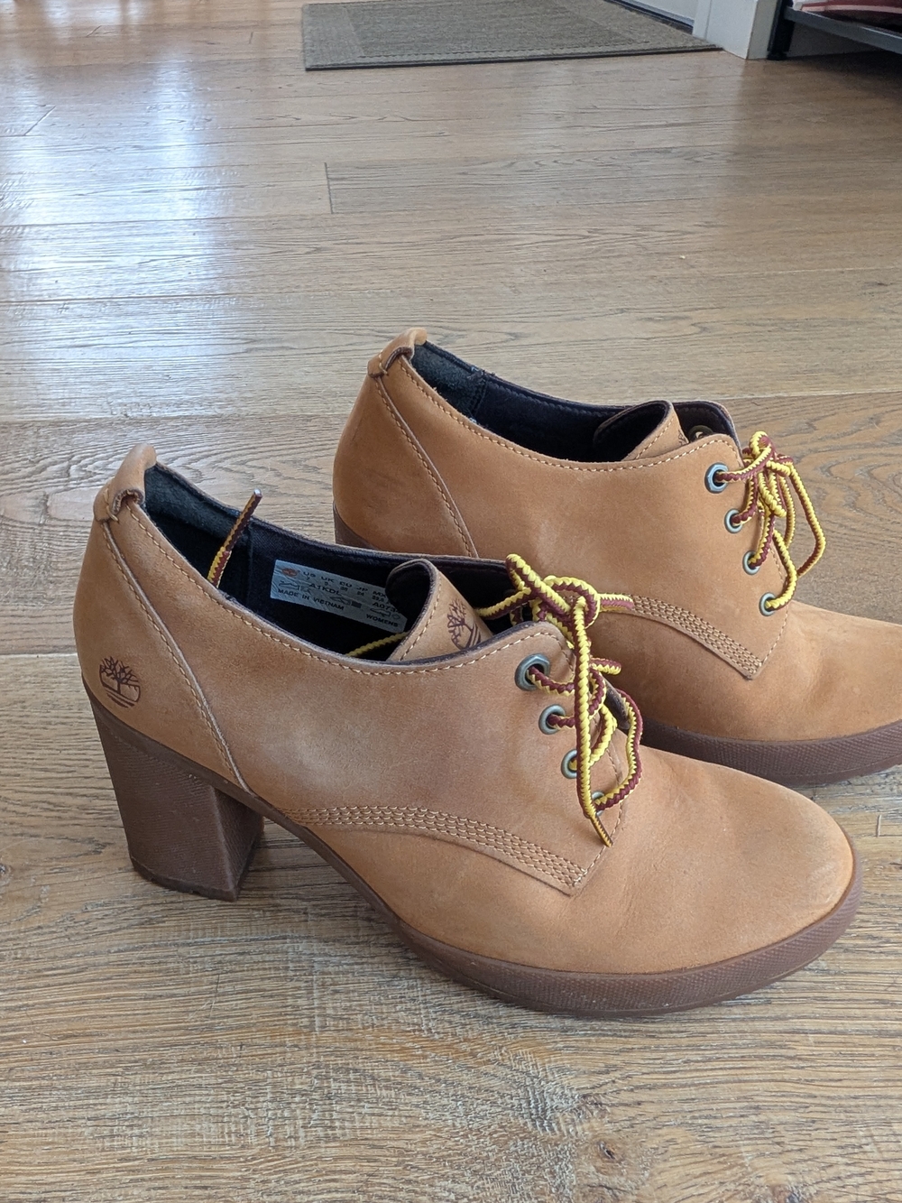 Timberland Women’s Tan Lace-Up Chunky Heel Boots